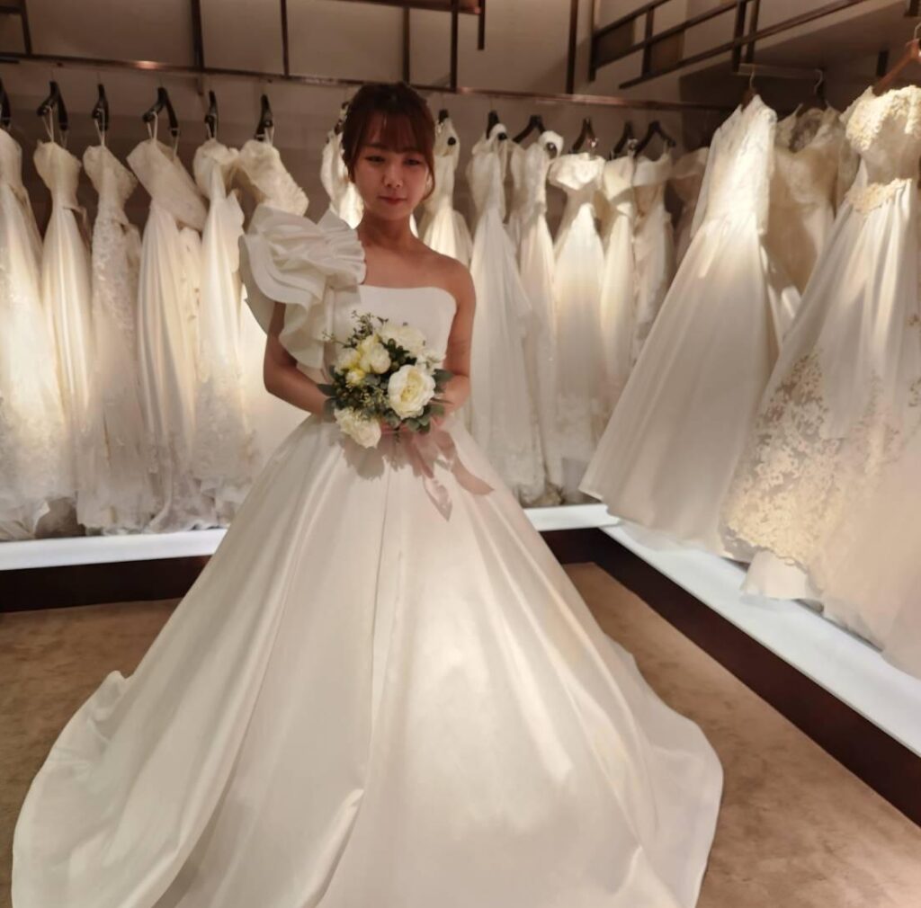 新作ドレスのご紹介