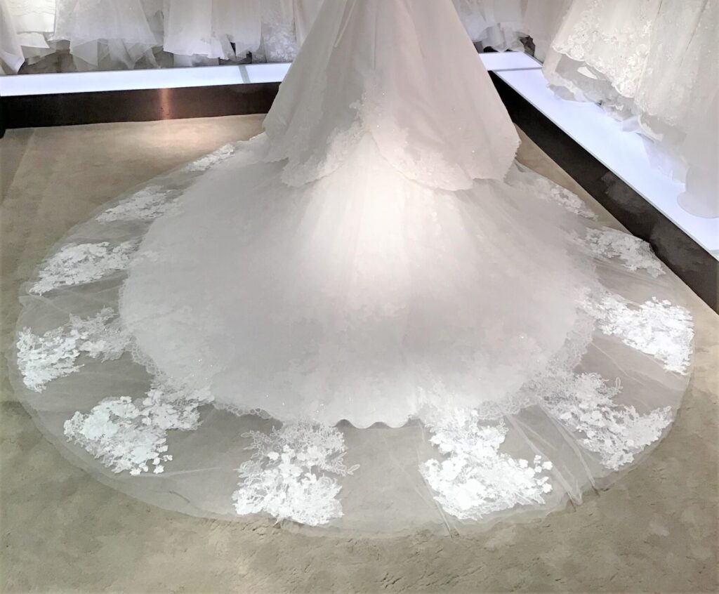 新作ウェディングドレスのご案内