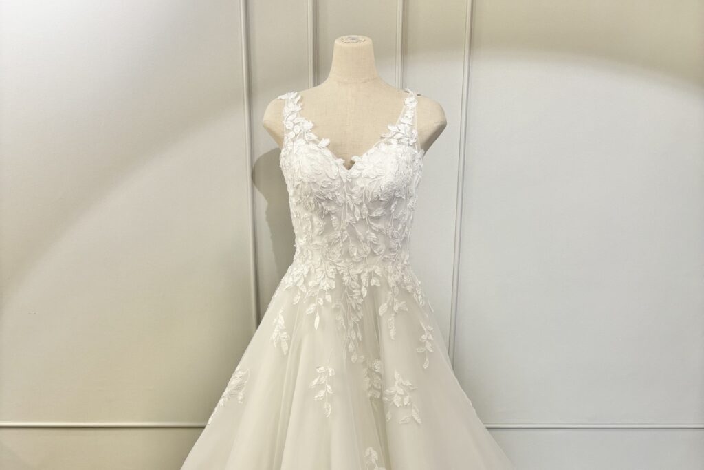 LOVE WEDDING by DRESS HOLICより人気ウェディングドレスのご紹介